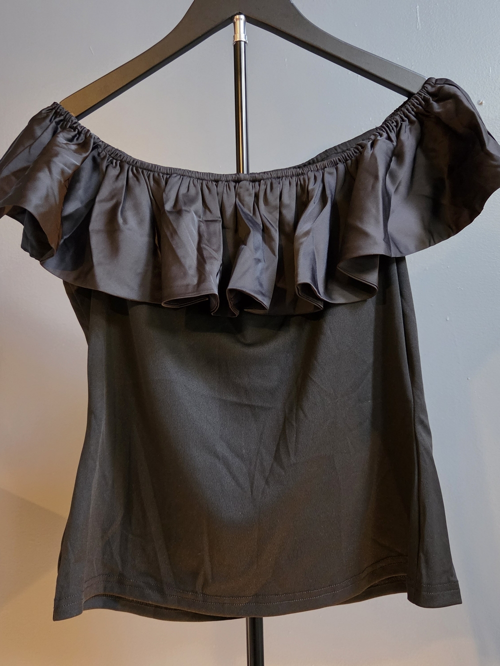 🖤NWT- off-Shoulder Ruffle Women's Swim Top - Black- Size L